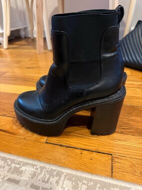 Madden Girl Black Platform Chelsea Heeled Ankle Boots